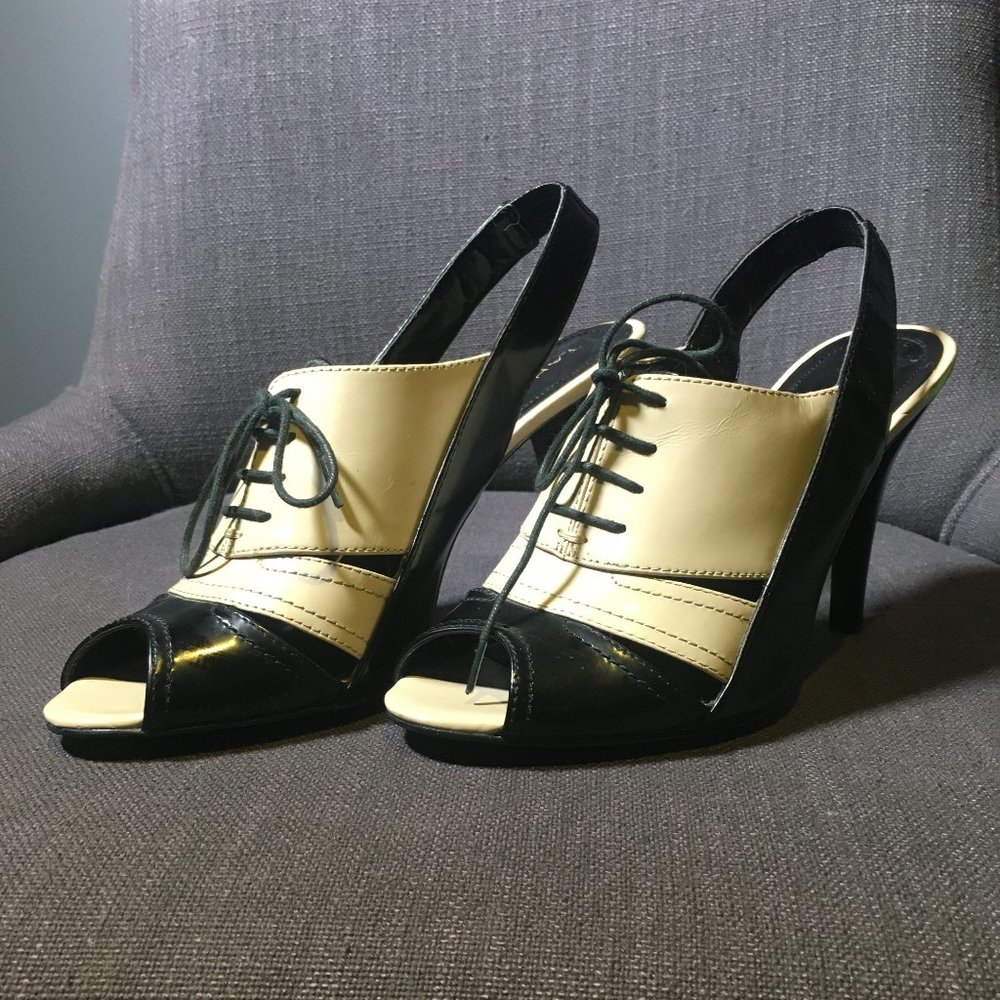 TAHARI leather Claudia shoes , size 8.5 M